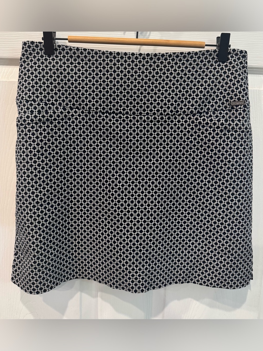 S.C. & Co.  360° Tummy Control Black/White Patterned Skort Women’s Size L